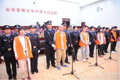 286148▲ 2014年10月11日，烟台中院一审判决张帆、张立冬等两人死刑，吕迎春无期徒刑，张航有期徒刑10年，张巧联有期徒刑7年（新华社资料图）_副本.jpg